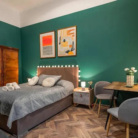 Next To New York Cafe And Metro With Free Parking * Budapesta
