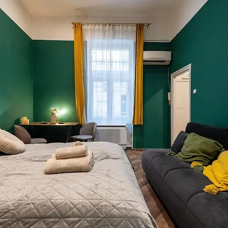 Next To New York Cafe And Metro With Free Parking Daire